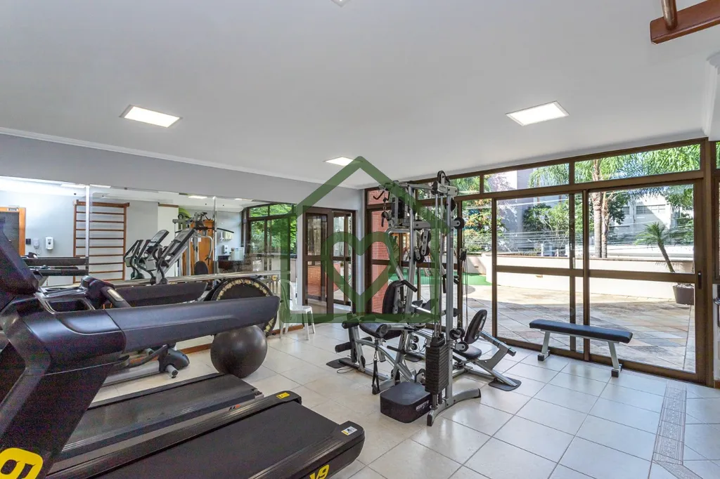 Imagem Apartamento semimobiliado com 132,8 m2 em andar alto, privilegiado por luz natural abundante. A áre...