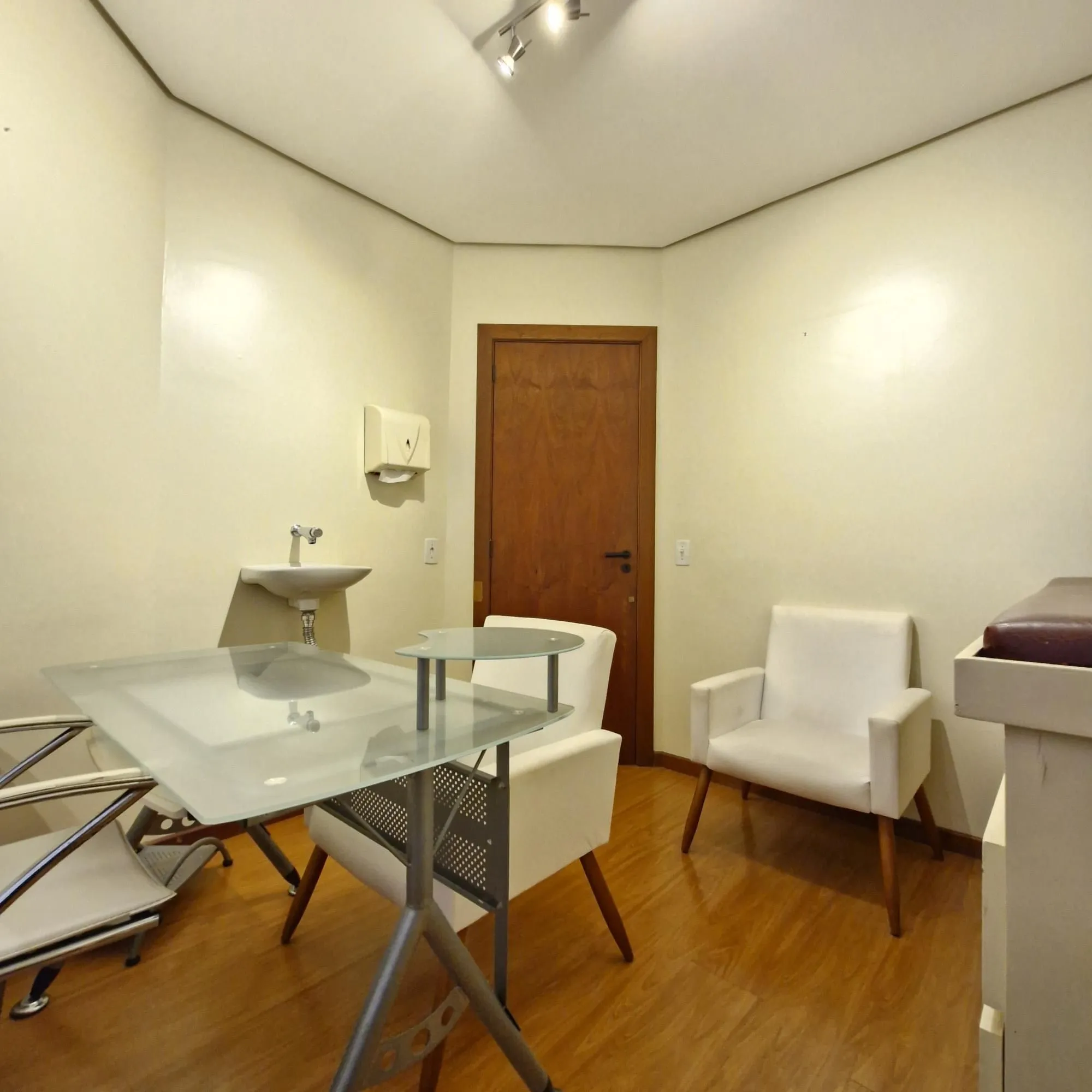 Imagem Excelente sala comercial na Rua Cel. Bordini, Auxiliadora, Porto Alegre.