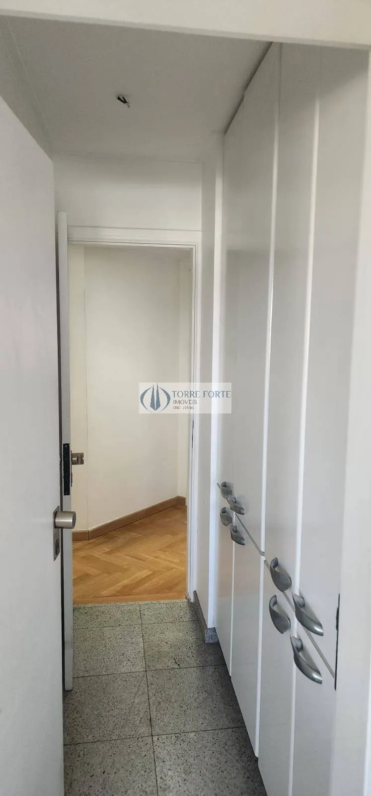 Imagem Lindo apartamento com 4 dormitórios, varanda e 3 vagas em Indianópolis