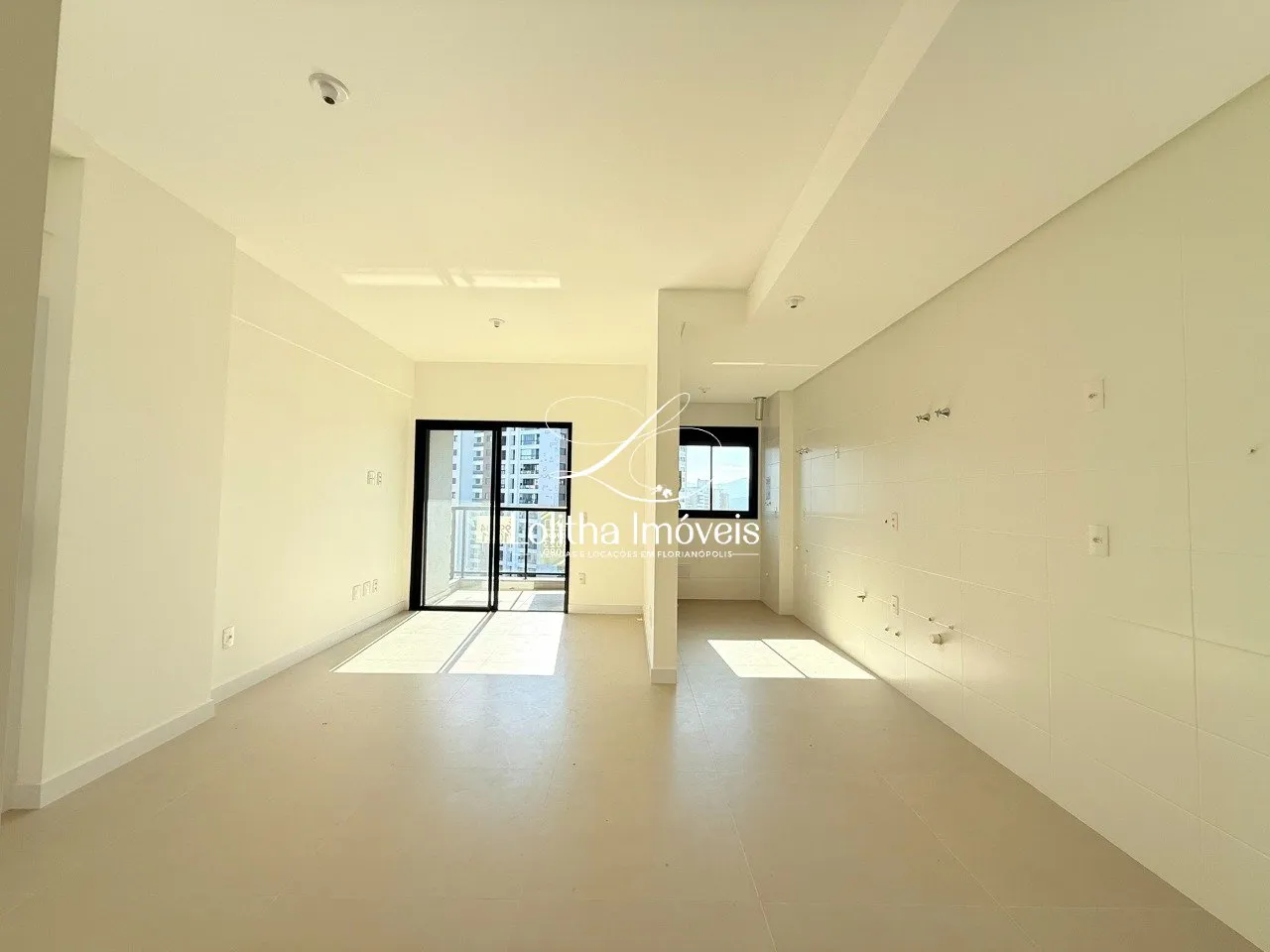 Foto do imóvel APARTAMENTO À VENDA COM 2 SUÍTES NA AGRONÔMICA, EM FLORIANÓPOLIS/SC em Padre Schrader