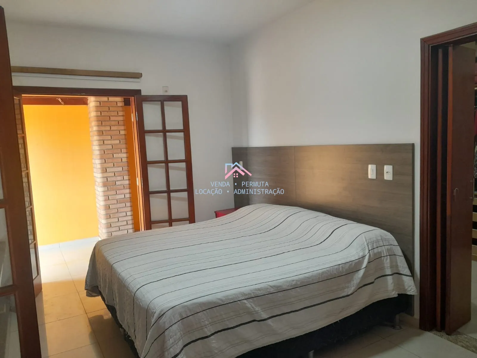Imagem Casa em Alto Padrão Vista Verde Bairro Caxambu - 504 m2 de área útil com 4 dormitórios - Jundiaí - S