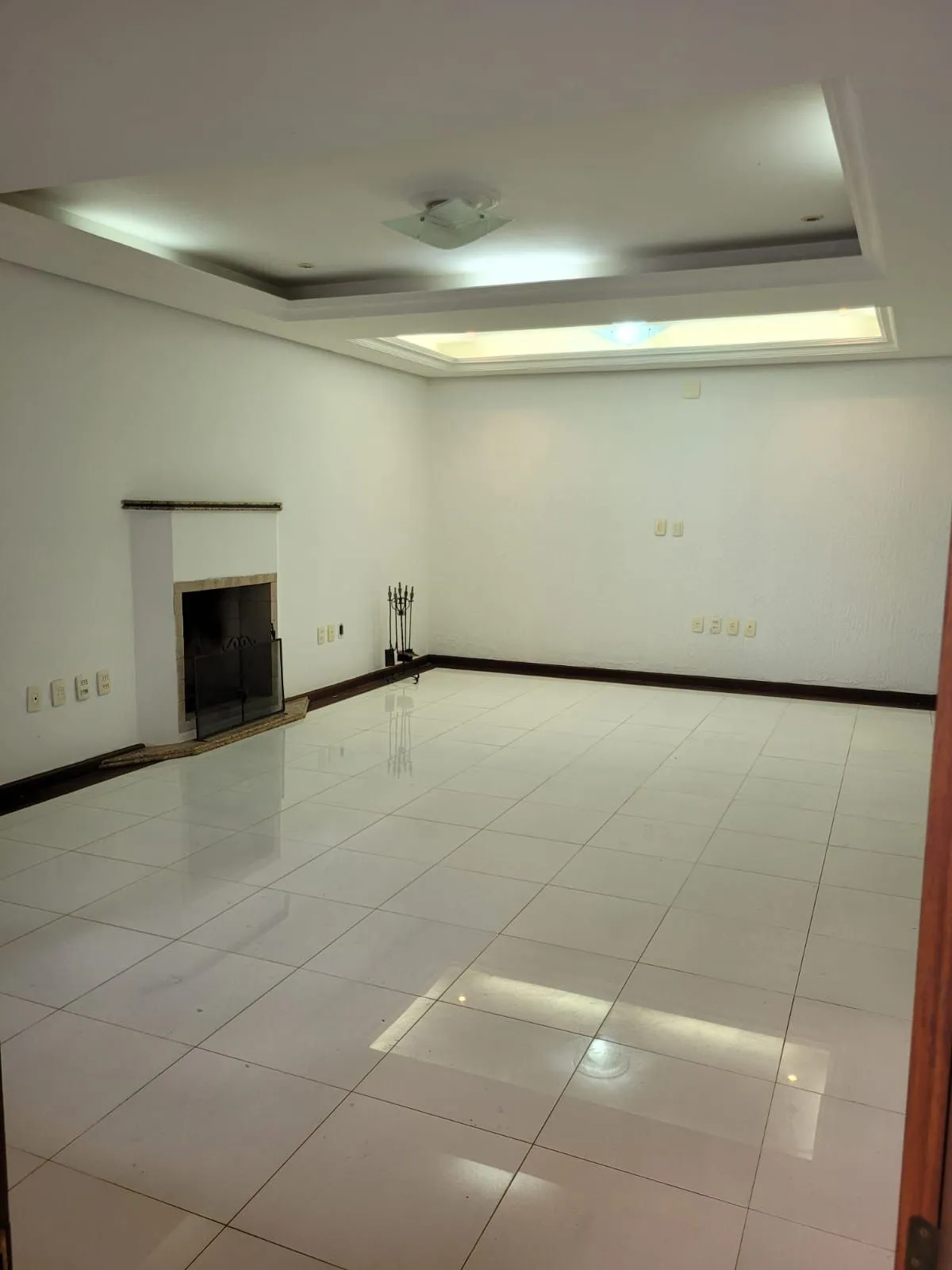 Imagem Casa no bairro Ipanema com 291 m² de área privativa e 8 garagens