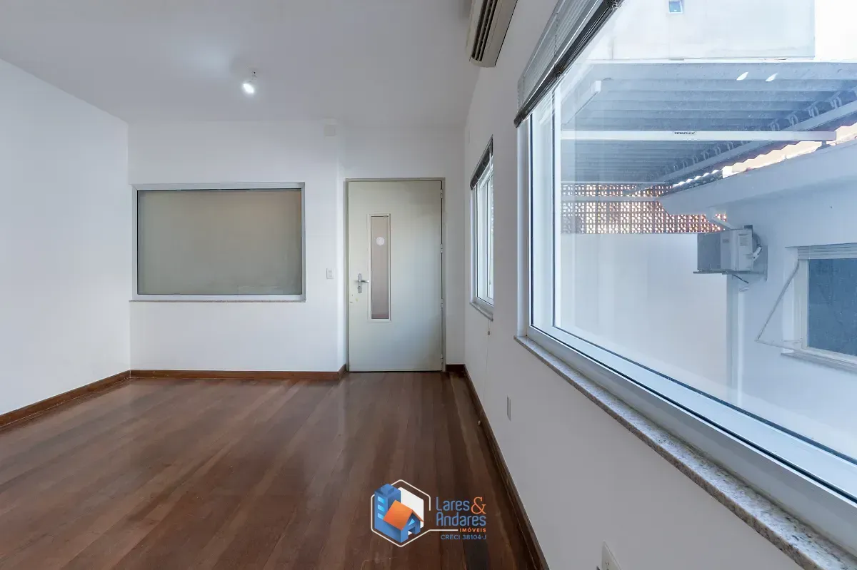 Imagem Casa para venda em Perdizes com 4 quartos, sendo 1 suíte, 171m²