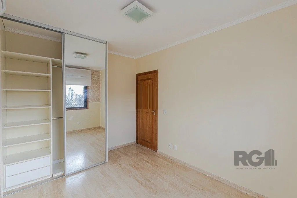 Imagem Vende-se excelente apartamento 3 quartos c/ suíte, 2 vagas, living com lareira, sacada e churrasqueira - 97m² - Auxiliadora