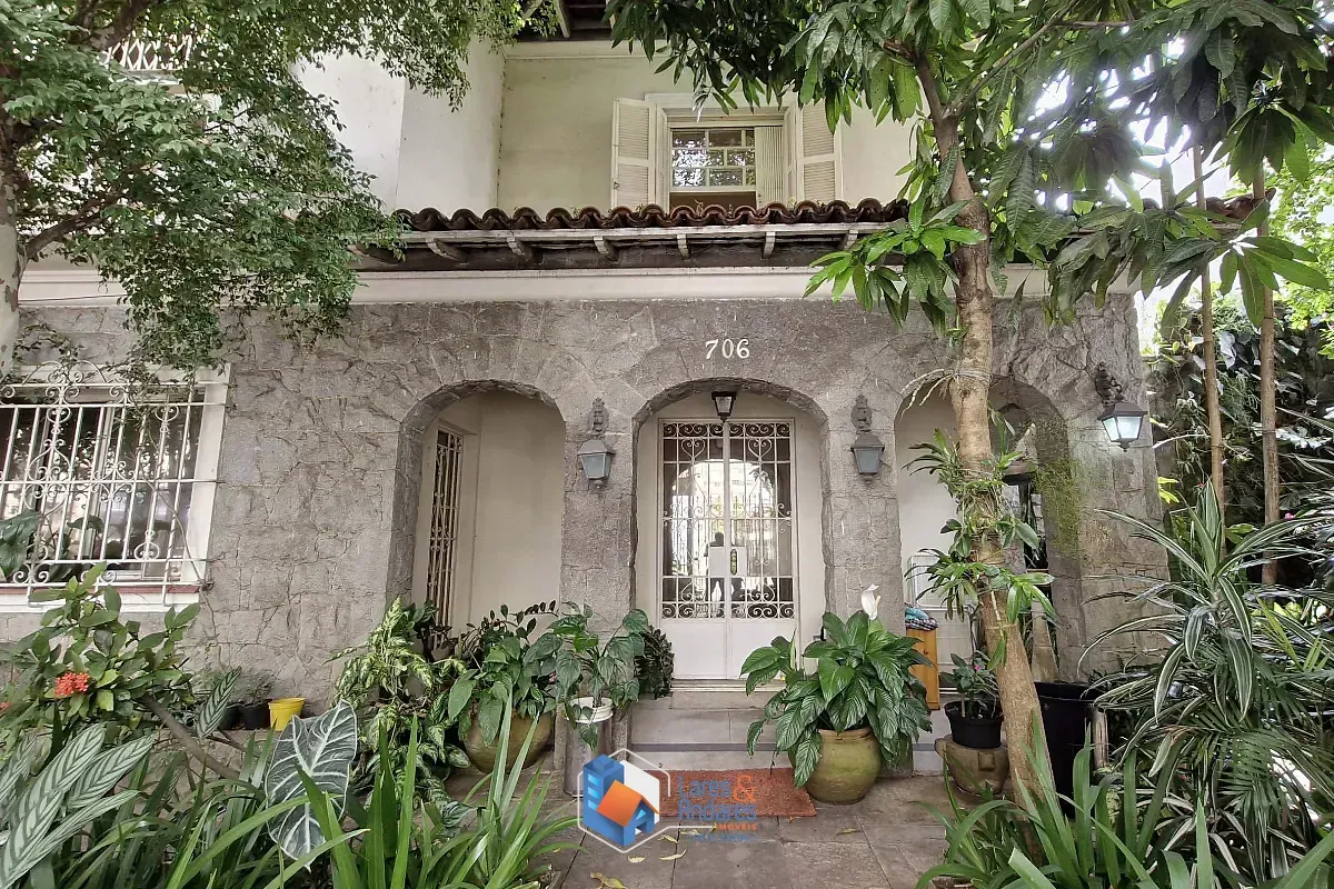Foto do imóvel Sobrado para venda em Cambuci com 6 quartos, sendo 4 suítes, 473m² em Rua Paulo Orozimbo