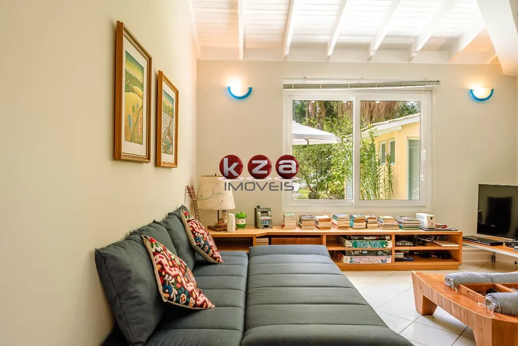 Imagem Luxuosa casa à venda no Condomínio Costa Verde, na Praia de Tabatinga, Caraguatatuba-SP, 5 suítes, 2 salas, , 344m². Venha conferir!
