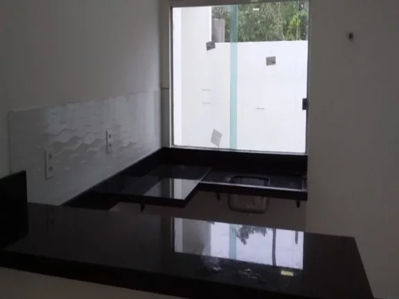 Imagem Linda casa no condomínio Quinta das Marinas , com 3 dormitórios sendo uma suíte , com ótimo preço, pronta para ser financiada