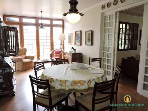 Imagem Cond Forest Hills - Casa Colonial, 4 sts e piscina! Ao lado do clube!