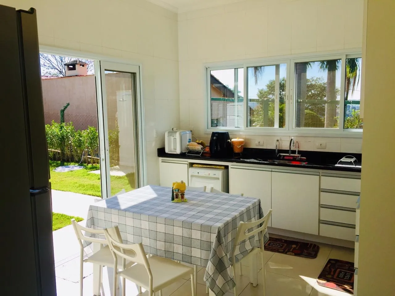 Imagem Casa Térrea no Condomínio Portal do Sabia - 350m² de Construção, 3 Suítes (1 Master), Piscina e Espaço Gourmet