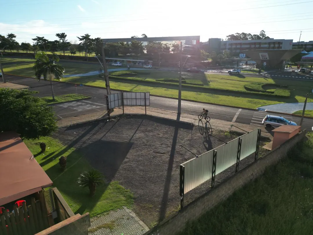 Imagem Terreno de esquina com sala comercial e apartamento, Bairro Fag, Cascavel - Venda