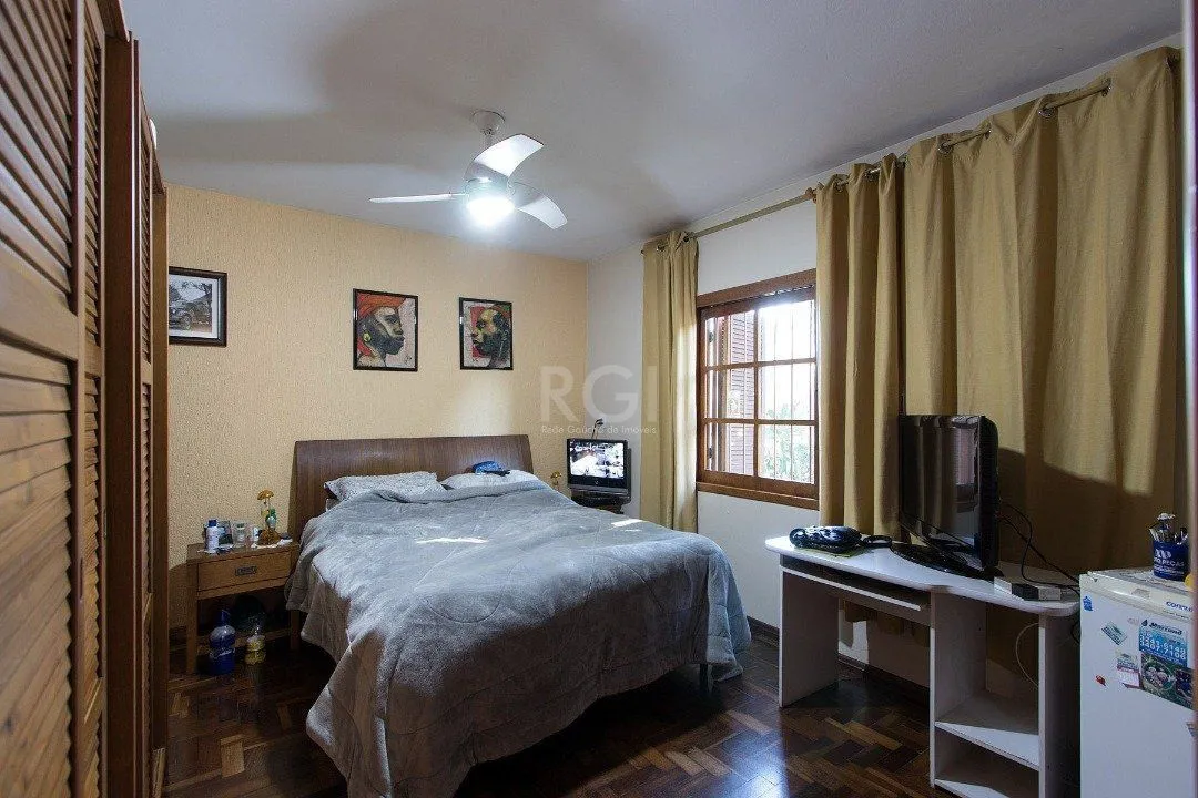 Imagem Casa para Venda - 229.18m², 4 dormitórios, sendo 4 suites, 5 vagas - Cavalhada