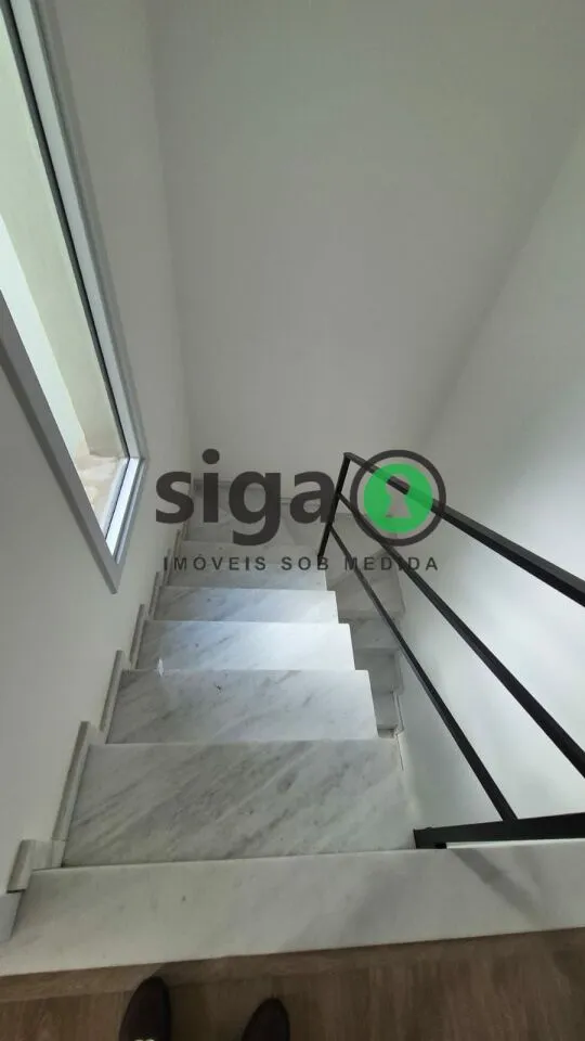 Imagem CASA EM CONDOMINIO COM 4 QUARTOS SENDO SUITES