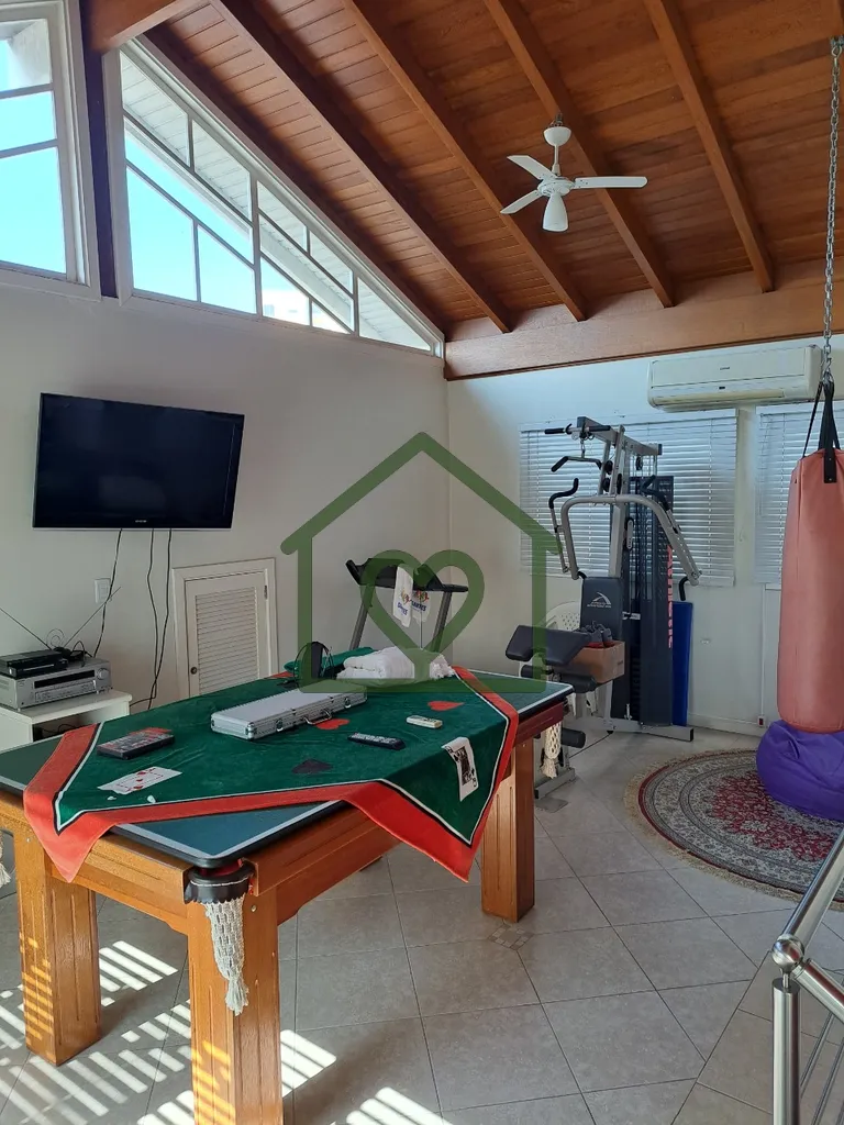 Imagem CASA l 4 DORMITÓRIOS l 3 SUÍTES l SEMI MOBILIADA I 8 VAGAS l CRISTAL l ZONA SUL 
 
ABRIANOS vende ...