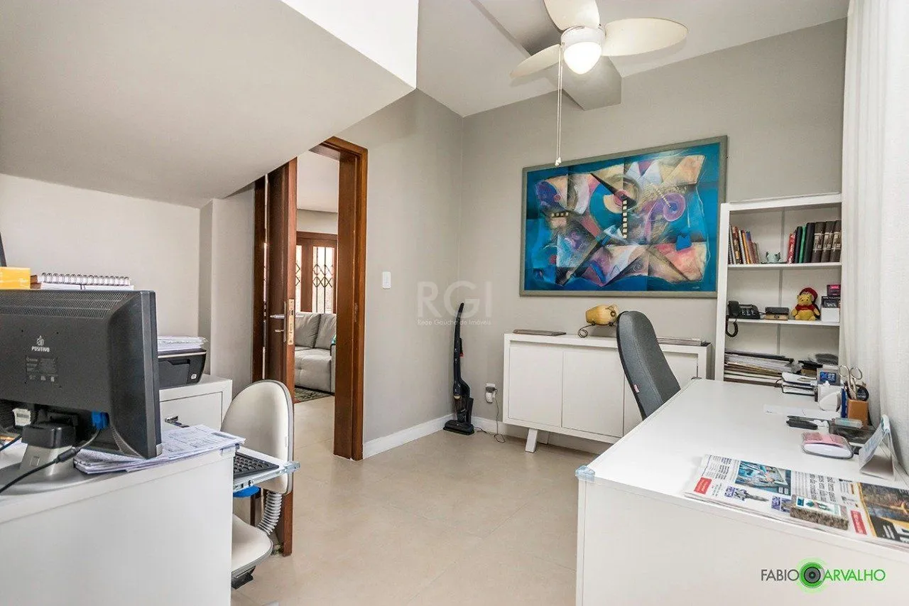 Imagem Sobrado para Venda - 335m², 4 dormitórios, sendo 2 suites, 3 vagas - Petrópolis