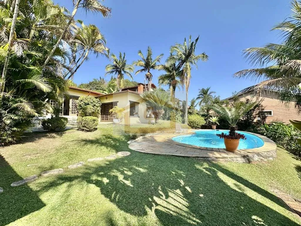 Imagem Rústica, TÉRREA em 4 lotes (1.880m²), 5 dormitórios / 3 suítes, piscina!