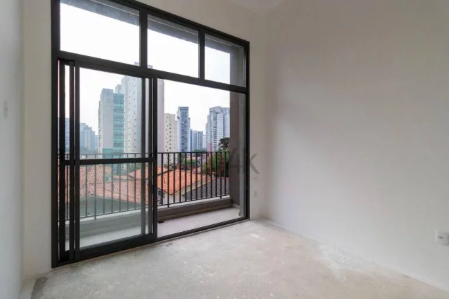 Studio Versa Brooklin: 22m² com Pé-Direito de 3,20m a Passos do Metrô