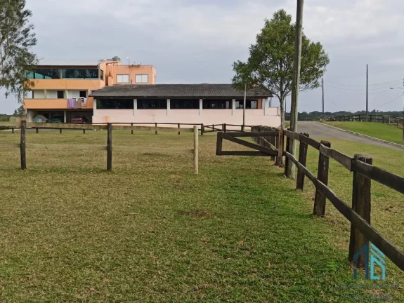 Imagem Sítio/Haras com 52,00 área e 3.000m² área construída, Barracões, 6 casas de funcionários, 29 cocheiras, em Tijucas do Sul - PR