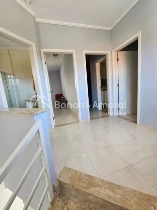 Imagem A casa conta com 3 dormitórios, sendo 1 suíte espaçosa, além de banheiro social e lavabo. As sal...