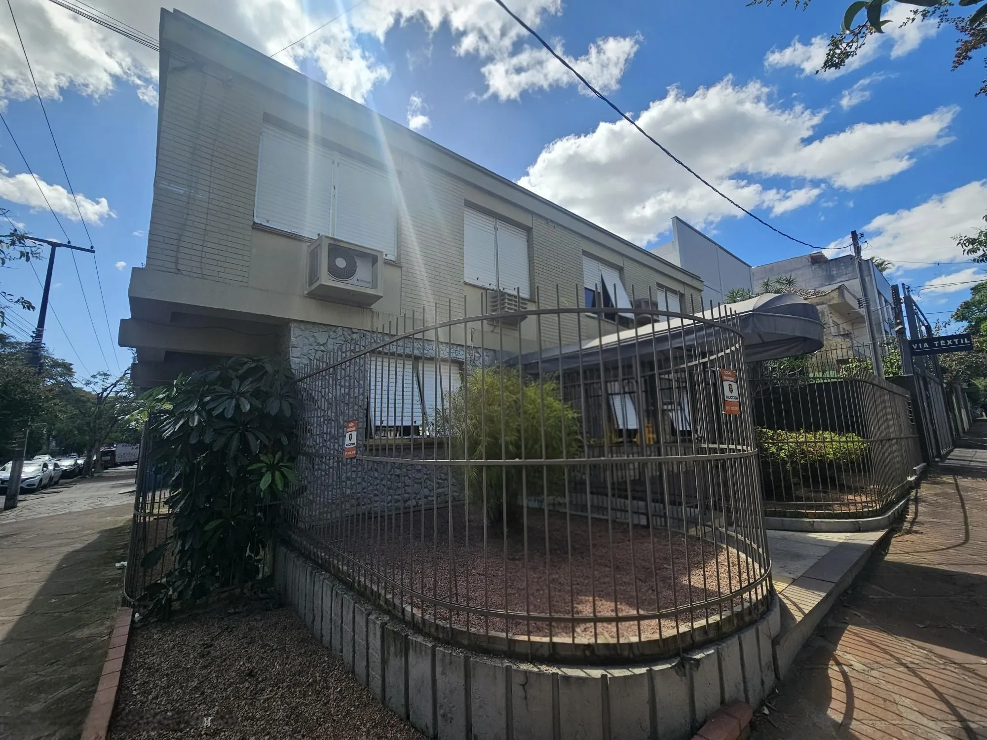 Imagem CASA COMERCIAL TOP NO BAIRRO SANTA CECÍLIA