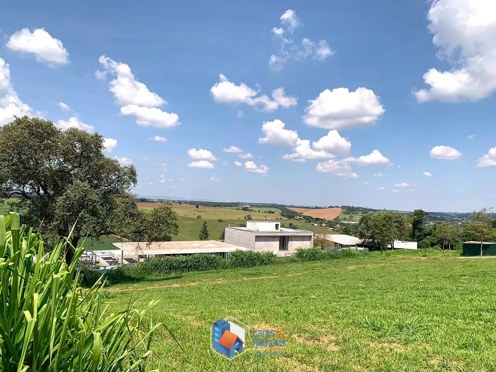 Imagem TERRENO DE ALTO PADRÃO À VENDA COM 1350 M², LOTEAMENTO CONDOMÍNIO FAZENDA DONA CAROLINA EM ITATIBA, SP.
