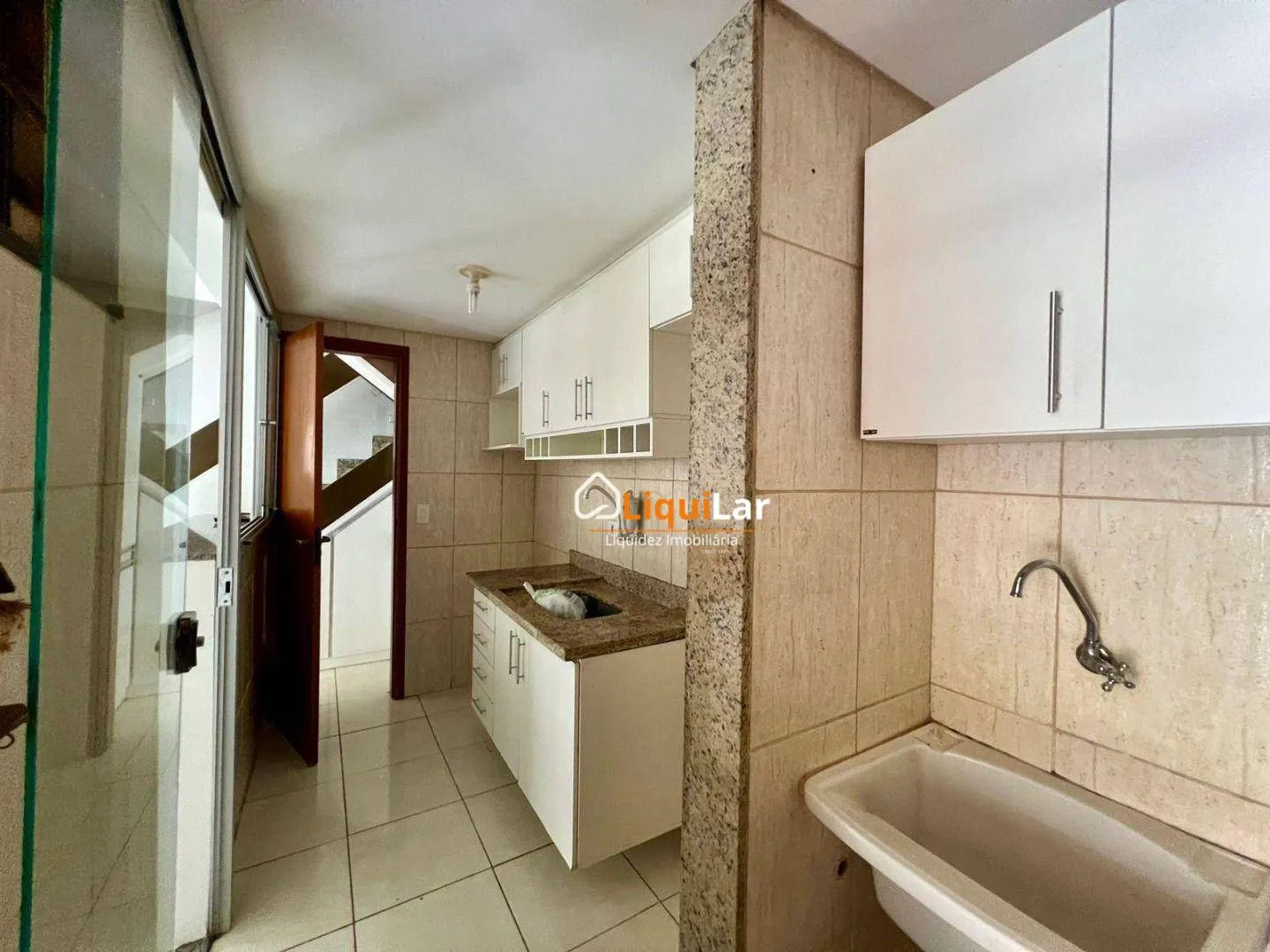 Imagem Sobrado à Venda no Condomínio Residencial Polonês 1 com 3 Quartos, 2 Suítes e Localização Privilegiada.