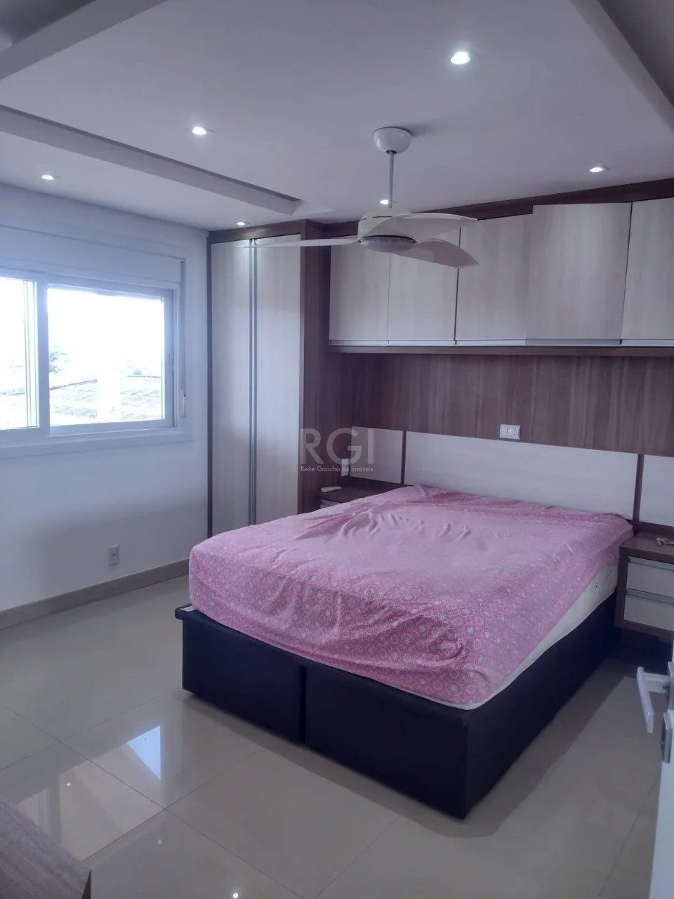 Imagem Casa sobrado mobiliado, 4 dormitórios, 1 suíte, 4 vagas de garagem, Bairro Bom Principio