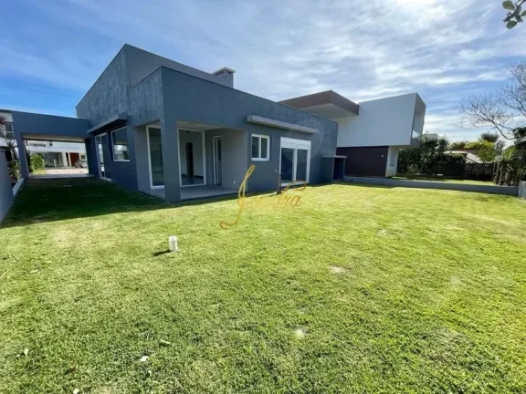 Imagem Casa térrea em condomínio fechado com 04 suites