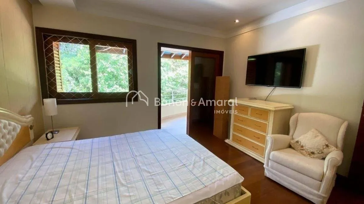 Imagem Casa em condomínio com 500 m² e 5 quartos