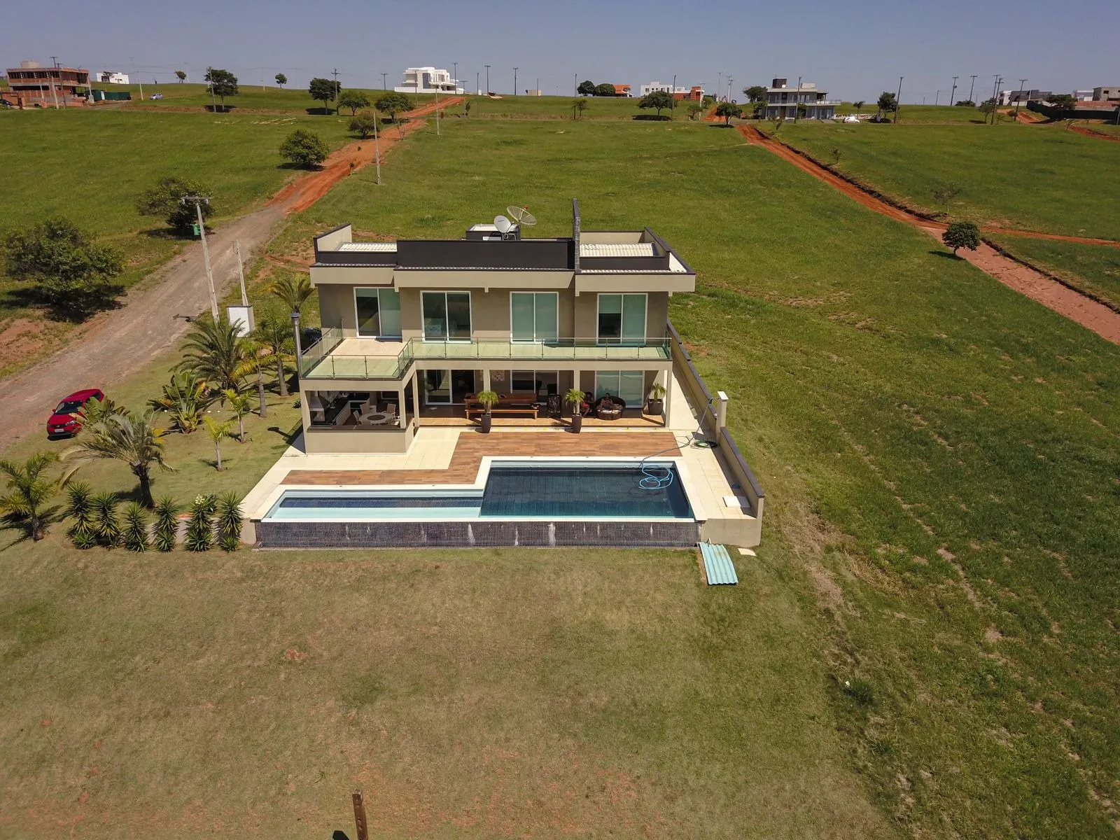 Imagem Sobrado de Alto Padrão no Condominio Resort Riviera de Santa Cristina XIII com 3.000M² de terreno com acesso privativo a represa