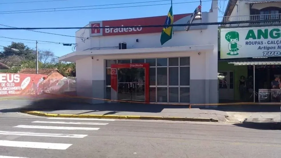 Imagem Excelente Oportunidade: Ponto Comercial de Esquina em Moreira César com 300m² e Alta Visibilidade para Novos Negócios