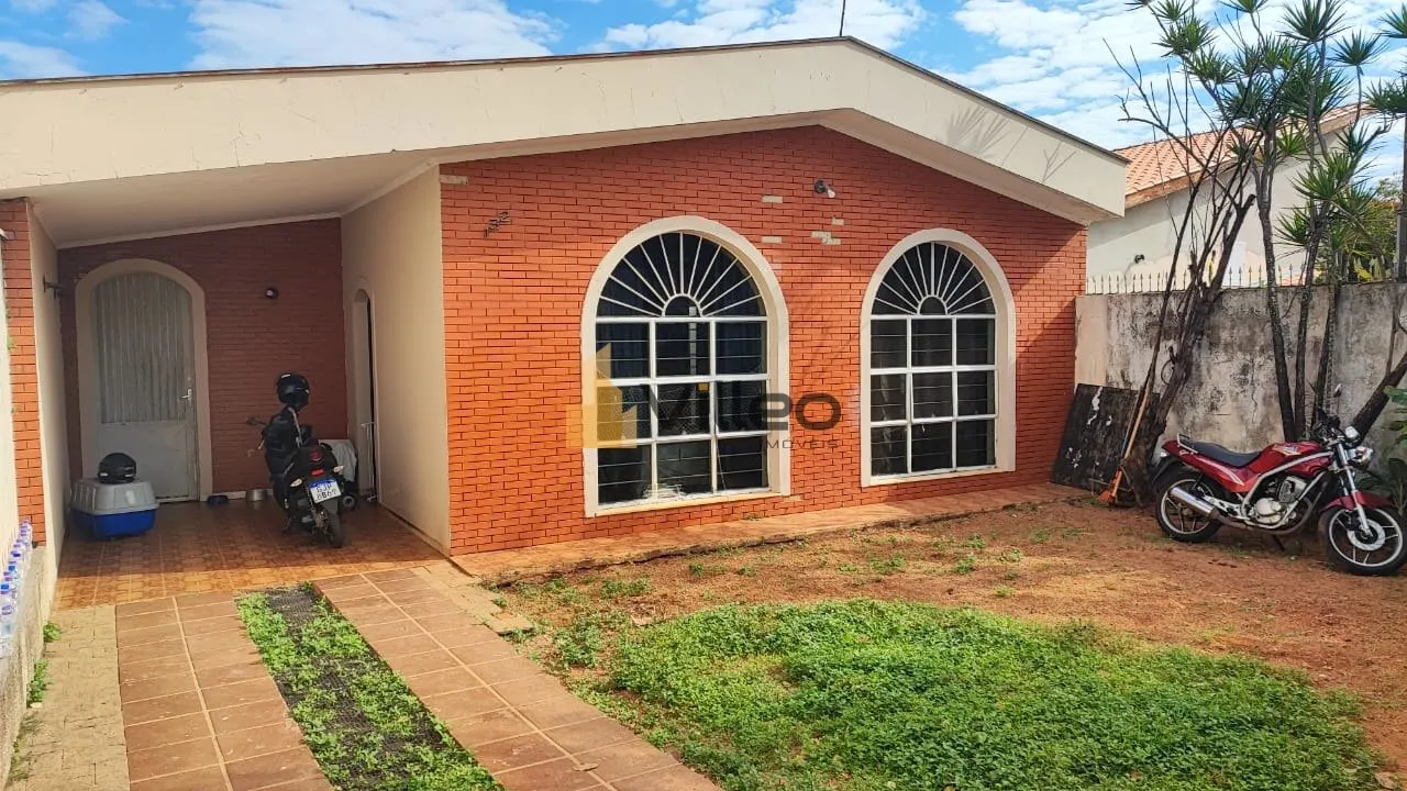 Foto do imóvel Descubra esta ampla e aconchegante residência localizada em um dos bairros mais desejados da cidade...