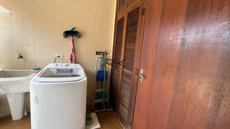 Imagem Casa à venda no Itagua 50 metros da orla,com 5 dormitórios