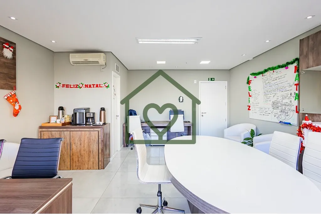 Imagem Sala comercial de 37m2 no 7º andar da Rua Gutemberg, 151, Torre 2, na Zona Petrópolis, com piso po...