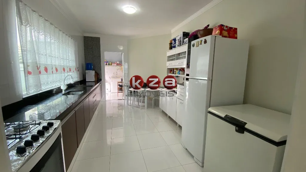 Imagem Oportunidade única: Casa em condomínio à venda em Valinhos-SP, no Condomínio Vivenda das Cerejeiras - 3 quartos, 3 suítes, 2 salas, 5 banheiros, 2 vagas, 200,00 m² de área.