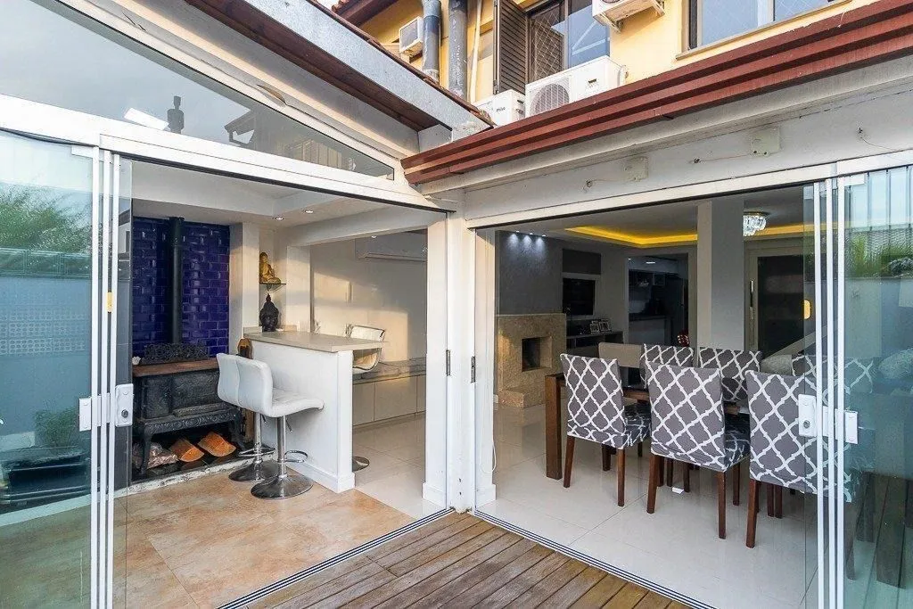 Imagem Casa em condomínio com 4 quartos, 2 suítes e 2 vagas à - Jardim Sabara
