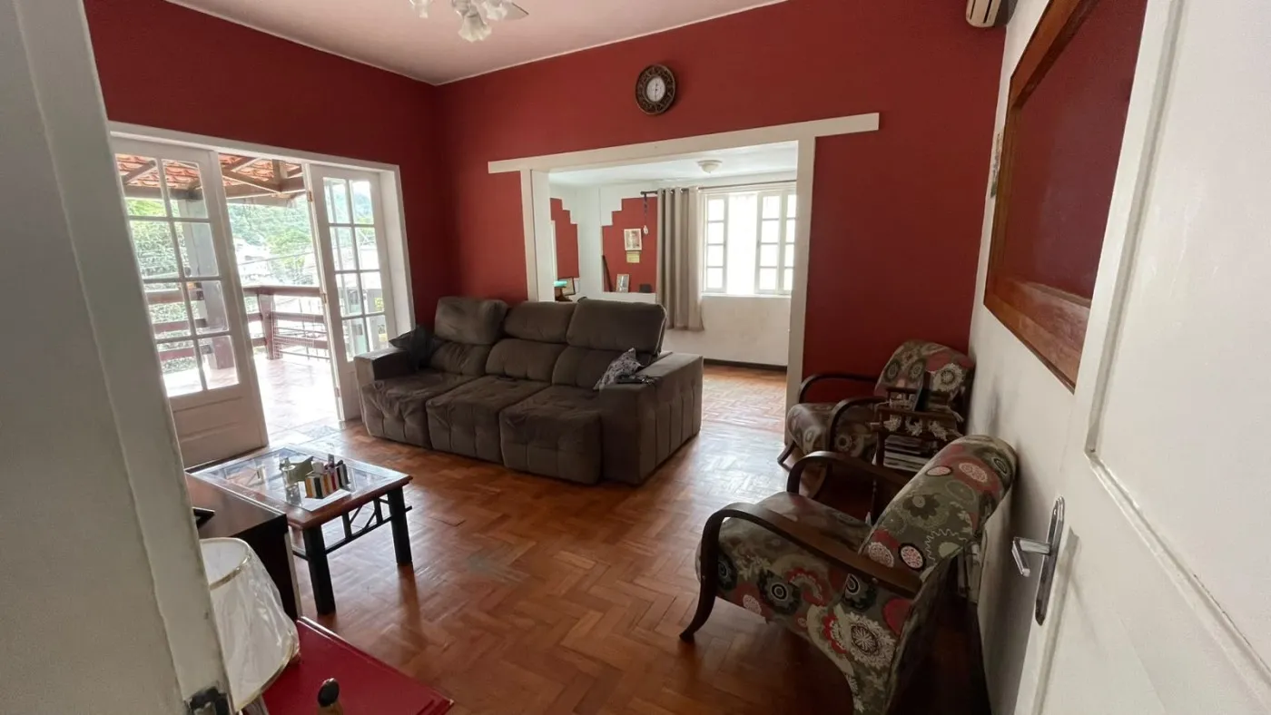 Imagem Casa para Venda em Petrópolis / RJ no bairro Corrêas