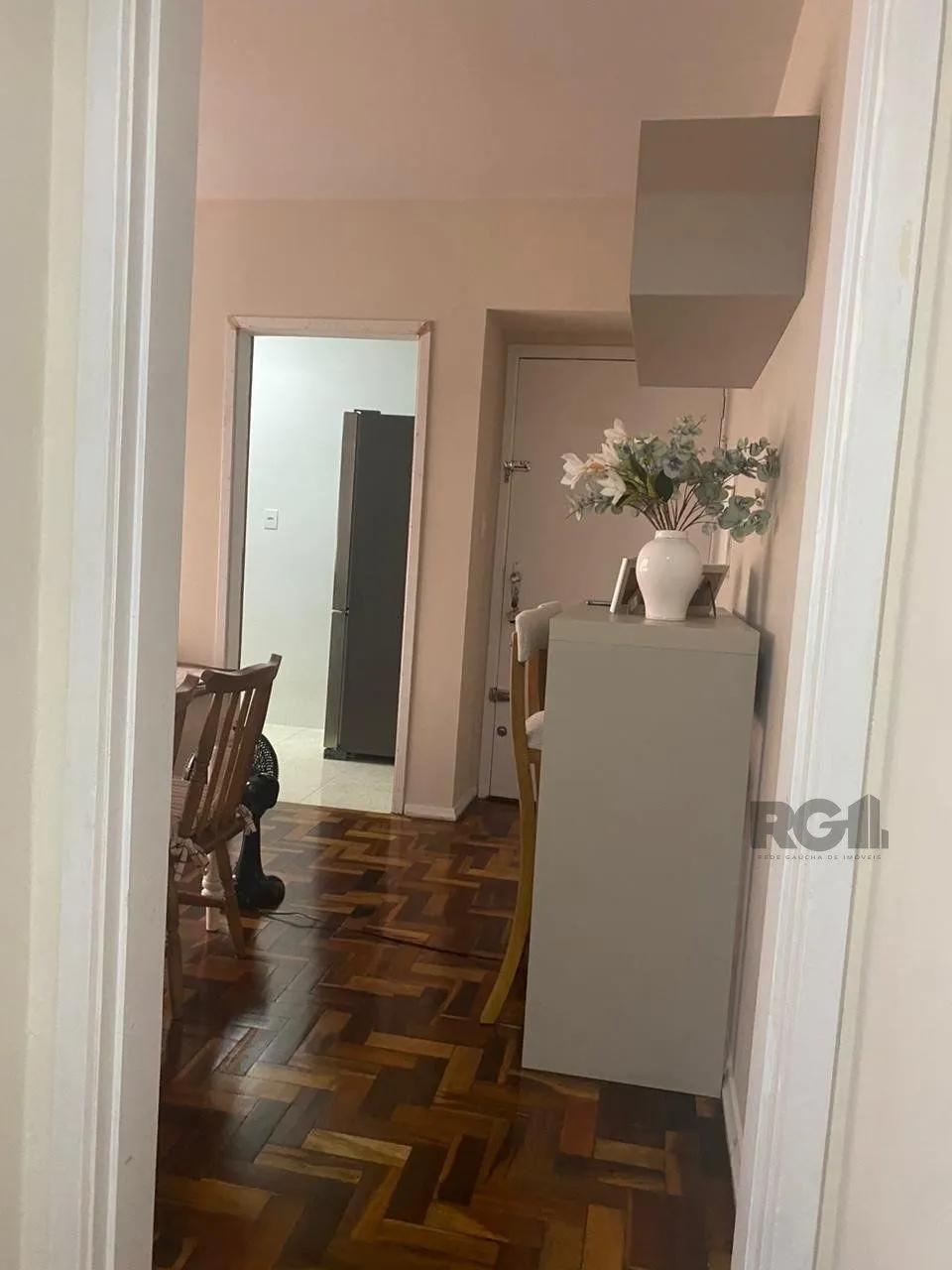 Imagem Vende-se apartamento impecável de 2 dormitórios
