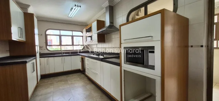 Imagem Apartamento à venda no Edifício Biarritz, com vista encantadora para o sol nascente acima das copa...