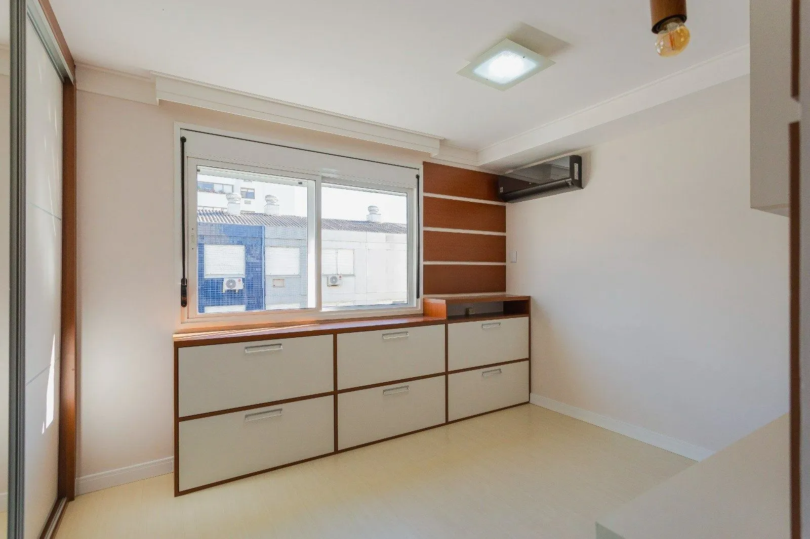 Imagem Apartamento 100% Reformado com 3 Dormitórios e Churrasqueira