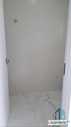 Imagem Sobrado novo com amplo terreno, 03 quartos c/suíte, no centro Canasvieiras em Florianópolis SC