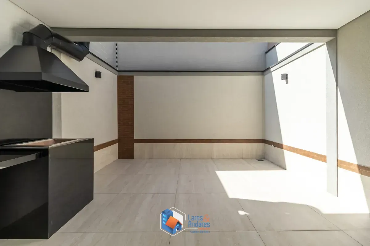 Imagem Sobrado para venda em Parque São Domingos com 3 quartos, sendo 3 suítes, 208m²