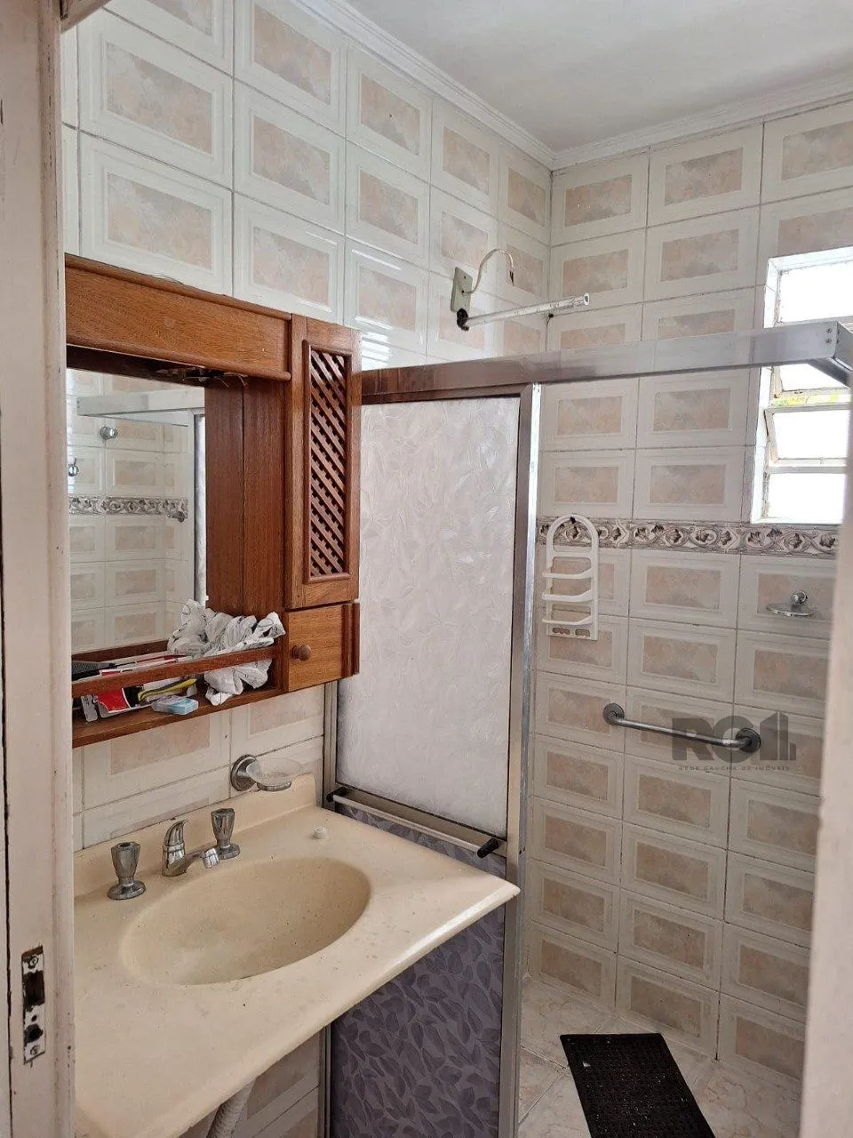 Imagem Terreno com casa com 3 quartos, vaga de garagem, no bairro Ipanema, Porto Alegre/RS