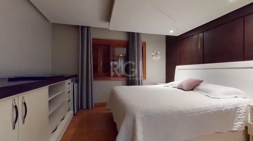 Imagem Excelente casa de 386m² com 04 dormitórios sendo 03 suítes.