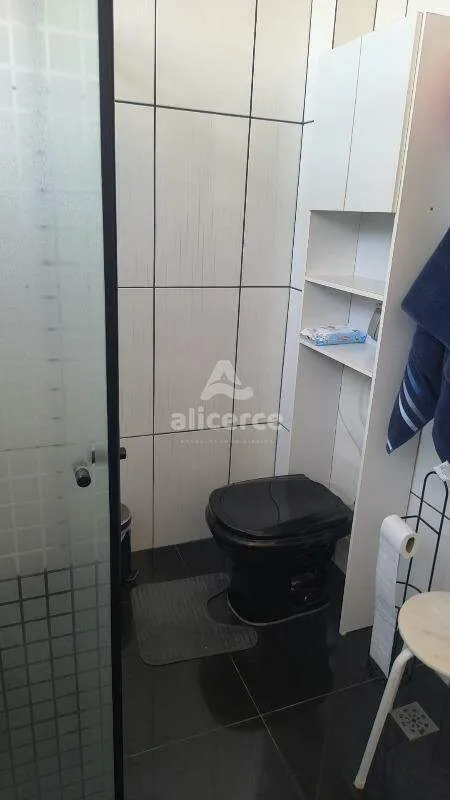 Imagem Apartamento semimobiliado com **03 dormitórios**, localizado em uma das regiões mais estratégicas do bairro Estreito.