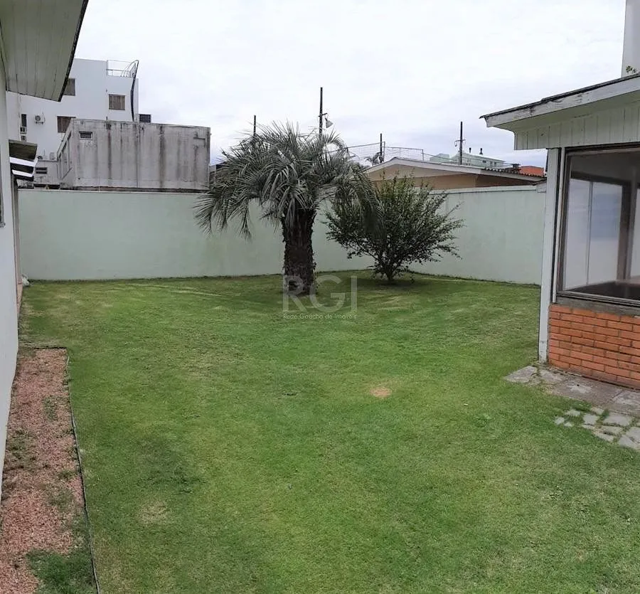 Imagem Casa no Centro de Tramandai com pátio