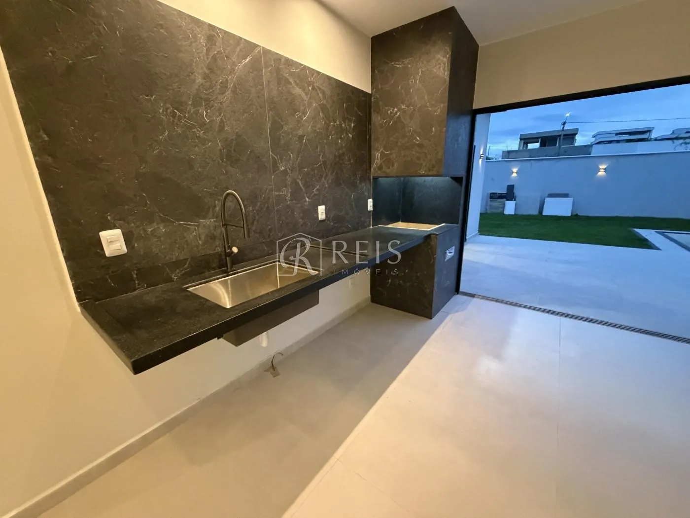 Imagem Casa para Venda em Rio das Ostras, Viverde, 3 dormitórios, 2 suítes, 4 banheiros, 2 vagas
