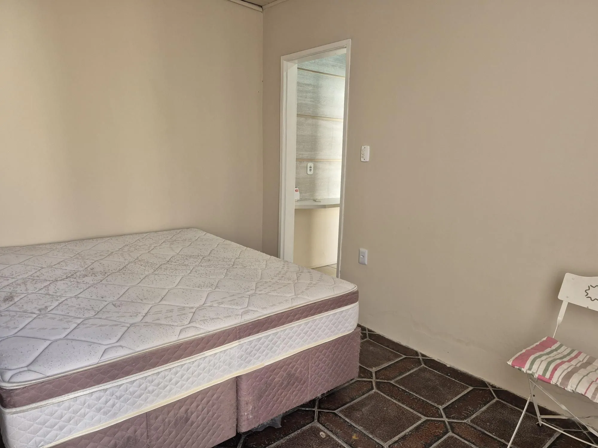 Imagem Casa Residencial de 4 Quartos com Piscina e Churrasqueira em Porto Alegre