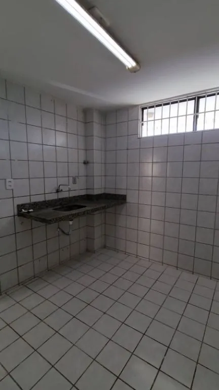 Imagem Apartamento em Intermares a 50m da praia, com 2 quartos (1 suíte), varanda ampla, ventilado e vaga de garagem. Excelente para morar ou investir.