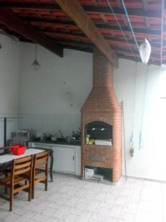 Imagem CASA COM 4 DORMITORIOS (1 SUITES)