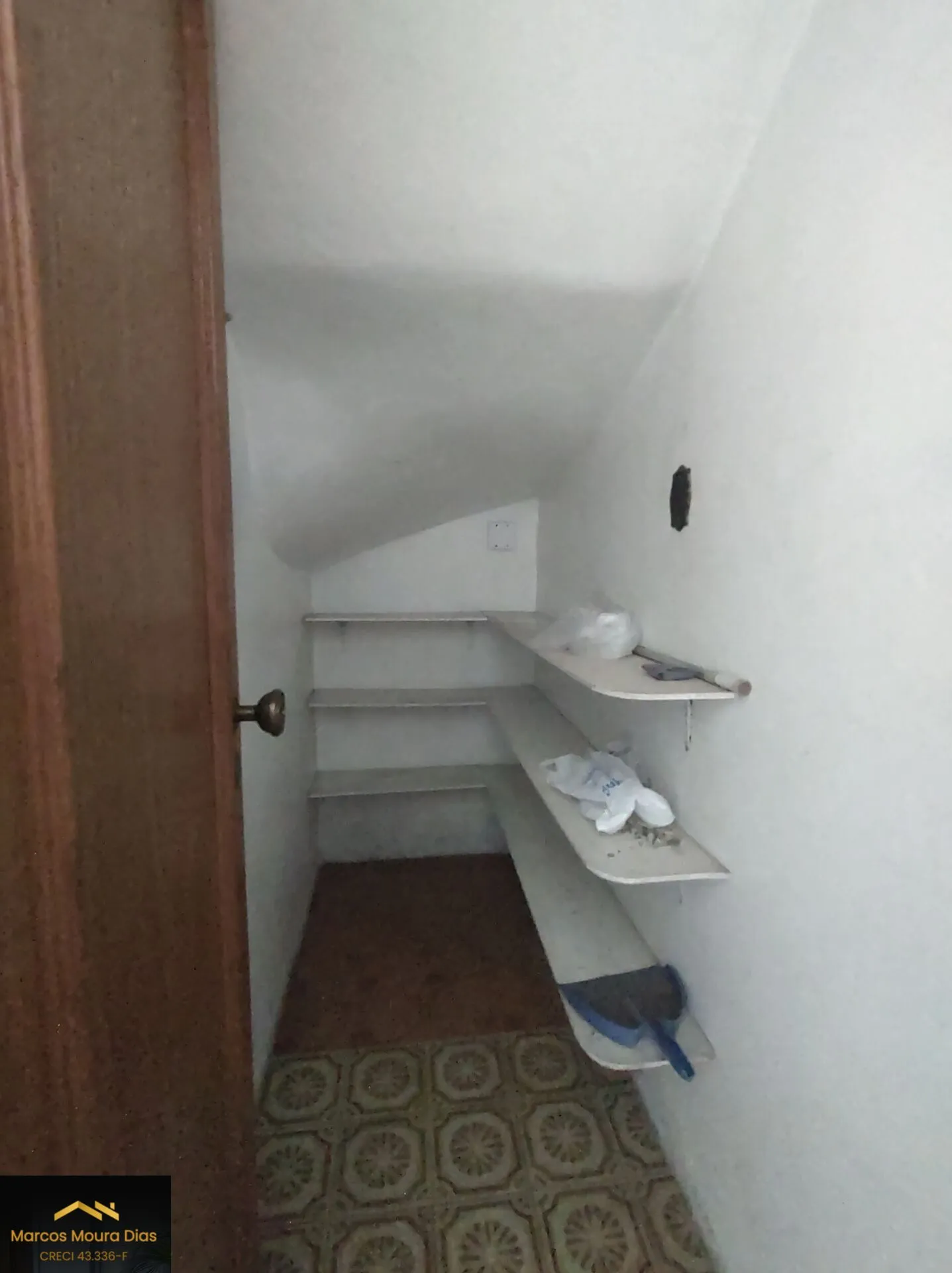Imagem Sobrado com 03 Dormitórios ( 1 Suíte com Terraço), 02 Vagas para automóvel, bairro extremamente arborizado- perto da USP ( Jd Rizzo - Butantã).